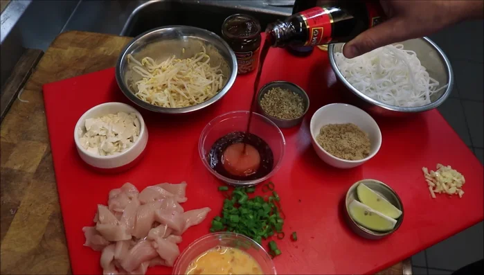 Prepare sauce: In a bowl, mix fish sauce, oyster sauce, brown sugar, and tamarind paste.