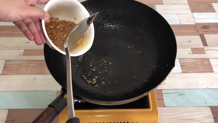 Use some garlic oil to fry chicken with medium-high heat.