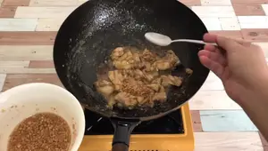 Thai Garlic Pepper Chicken: Easy Kai Pad Kratiem Prik Thai Recipe