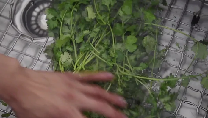 Cook vermicelli noodles in hot water for 3-5 minutes, then rinse with cold water.