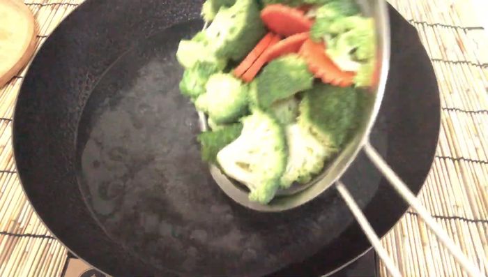 Blanch vegetables: Add vegetables to boiling water for about 1 minute, then immediately transfer to ice water to maintain color. Strain and dry.