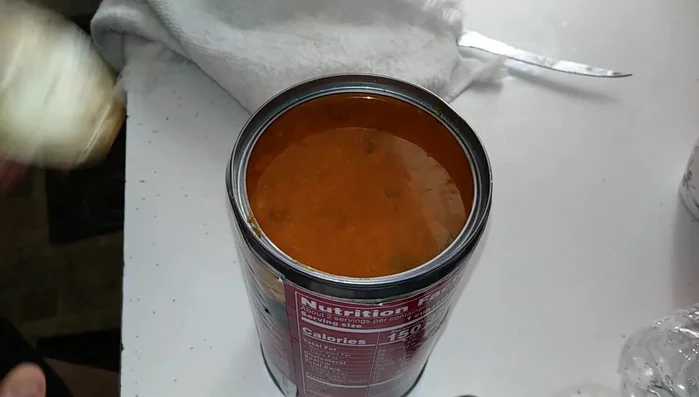 Pour the soup into a pot.