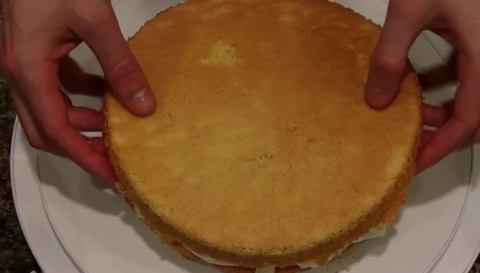 Layer with sliced mangoes.