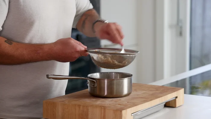 Drain the sauce, pressing out excess liquid. Reduce the sauce to intensify the flavor, then season with lime juice and fish sauce. Weigh the sauce, and add cold agar-agar powder (40g per kg of sauce). Blend until smooth.