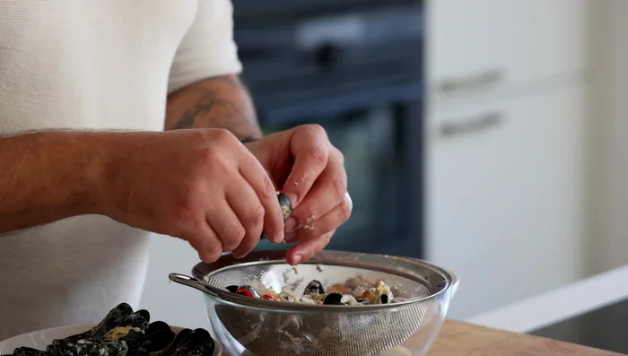 Strain the cooking liquid through a fine sieve. Coat cooled mussels with some of the strained liquid to prevent drying.