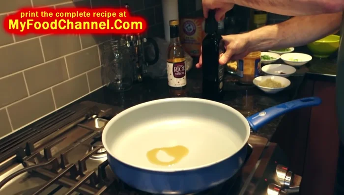 Heat sesame oil and cooking oil in a skillet over medium heat.