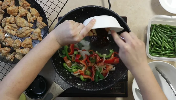 Add sauce to the wok, simmer for 30 seconds.
