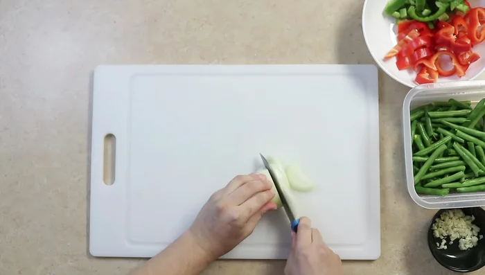 Cut chicken thighs into 1x2 inch strips.