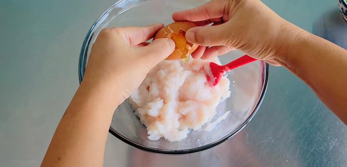 In a bowl, mix the blended fish, egg, red curry paste, yardlong beans, sugar, and fish sauce.