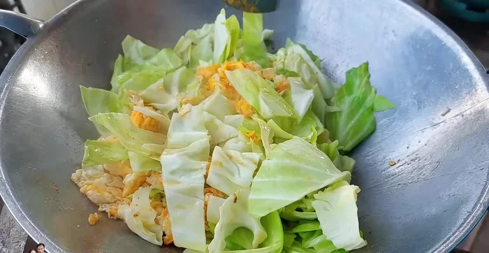 Stir-fry everything together until the cabbage is wilted and fragrant. Do not add water; stir-fry dry.