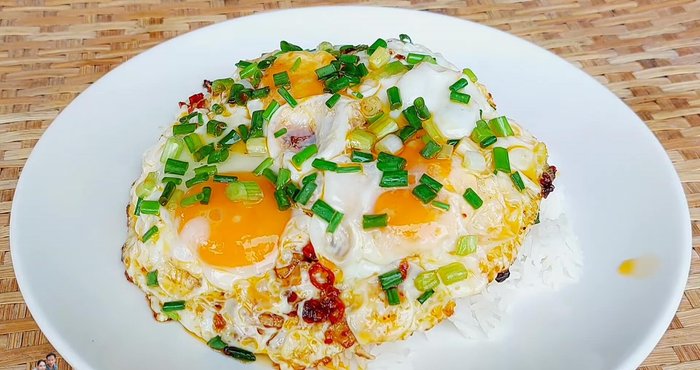 Serve over hot rice.