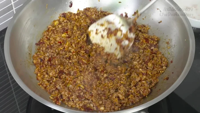 Continue stir-frying until the chili paste is at your desired consistency (dry or juicy).