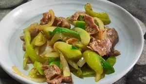 Stir-Fried Pork with Bell Peppers: A Fridge-Clearing Recipe