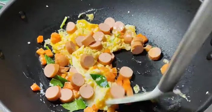 Add the sausage and stir-fry continuously until dry.