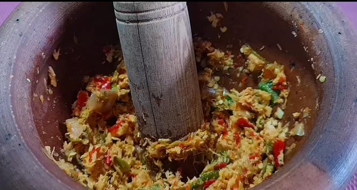 Add coriander, chopped spring onions, fish sauce, seasoning powder, and lemon juice.