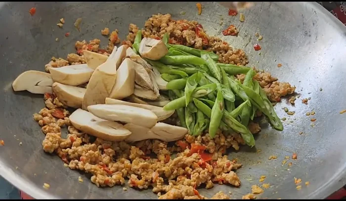 Add yardlong beans and mushrooms.