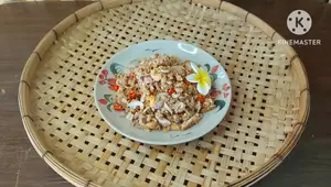 Delicious Fried Eggs with Shrimp Paste: A Simple Thai Recipe