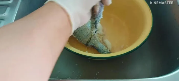 Wash the tilapia thoroughly with salt to remove any fishy smell. If frozen, allow it to thaw completely.