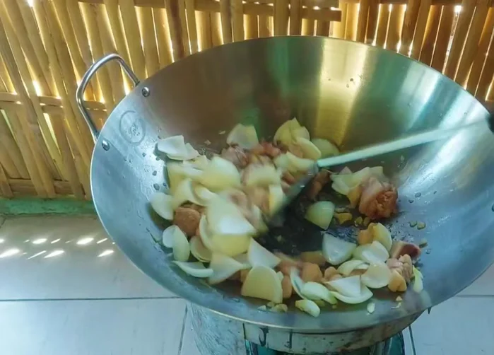 Add the onion and stir-fry until about 80% cooked.