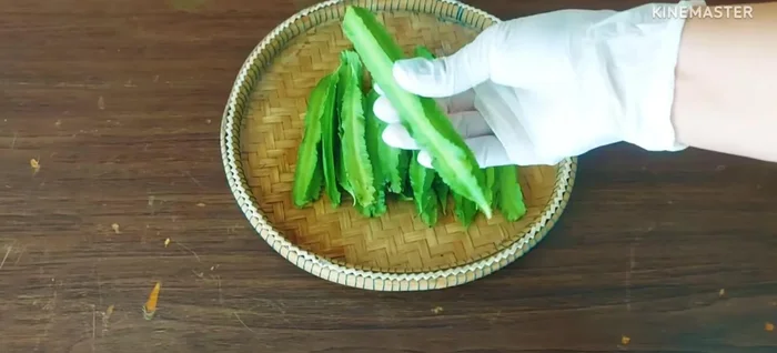 Choose young, tender winged beans. Older beans will be tough.