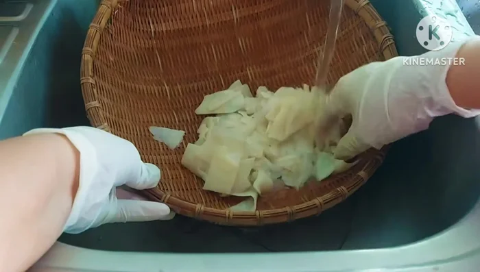 Wash bamboo shoots thoroughly in several changes of water.