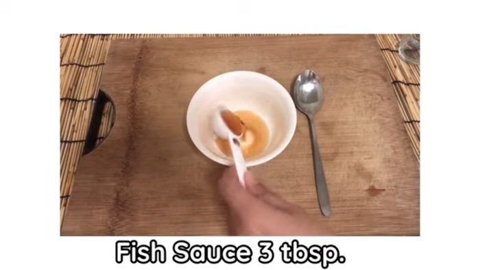 Grill the pork: Grill the marinated pork at 280°C (536°F) for about 10 minutes, or until cooked through. (See video for grilling technique).