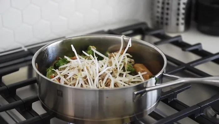 Stir in bean sprouts (160.849). Turn off heat, stir, and plate (163.599).