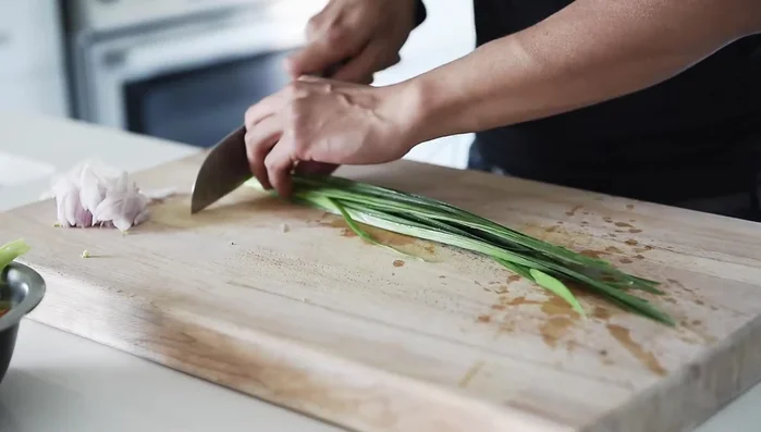 Prep shallots and Chinese chives (80.17).