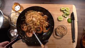 Authentic Shrimp Pad Thai Recipe: A Wok-Sizzling Delight