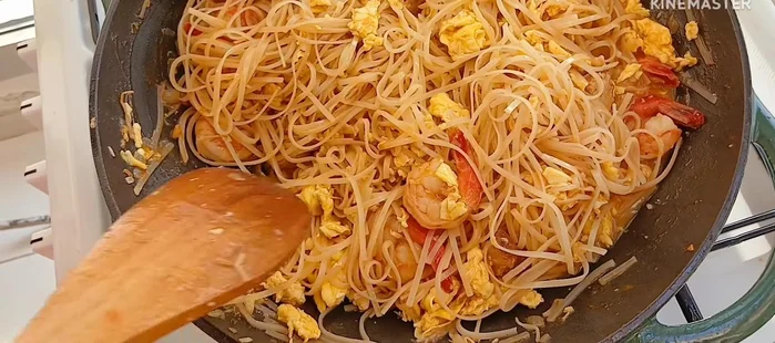 Add green peas, shrimp, and bean sprouts.