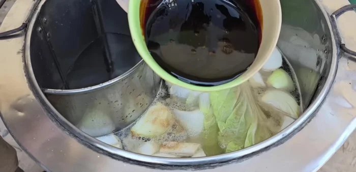 Add salt, black pepper, MSG powder, pickled garlic juice.