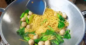Easy Mee Sua Stir-fry: Chewy Noodles with Flavorful Sauce