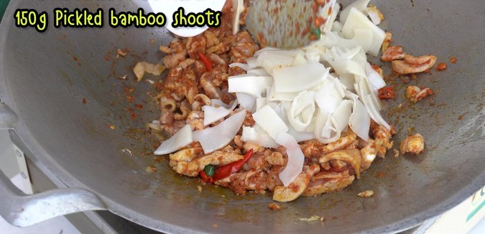 Add the boiled bamboo shoots and stir-fry.