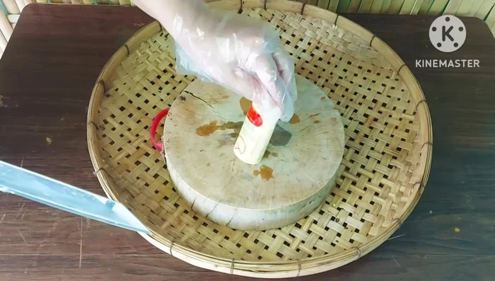 Cut egg tofu into pieces.