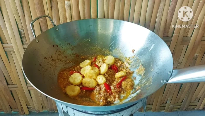Add the fried tofu and kaffir lime leaves to the pork mixture.