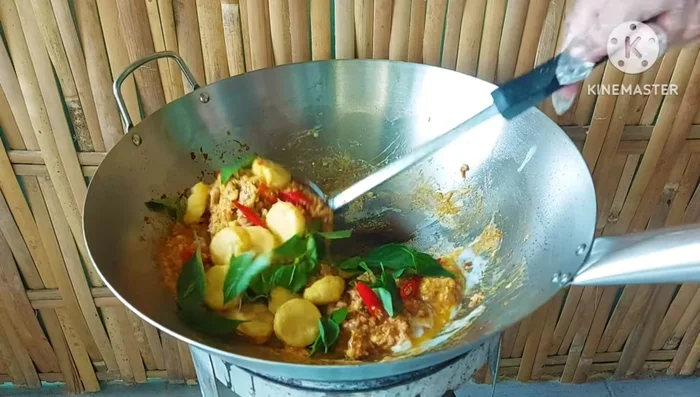 Gently mix all ingredients together.