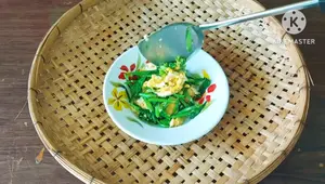 Crispy Chinese Kale with Eggs: A Simple Thai Recipe