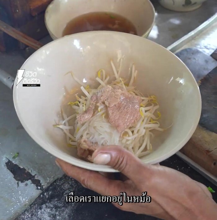 Prepare the ingredients: fresh pork, pork liver, meatballs, pork blood, stewed pork (with tendon), thin noodles, soft-boiled egg, lime, and soup.