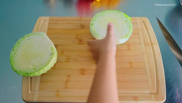 Prepare the cabbage: Cut a firm cabbage head into small pieces. Wash and clean.