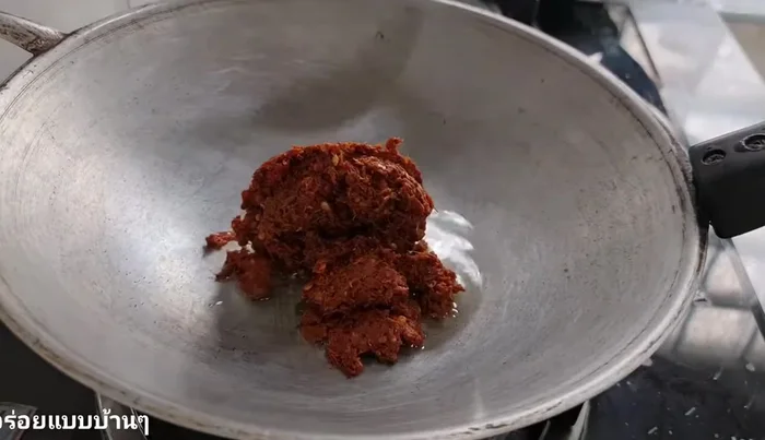 Heat a pan with water, then add curry paste and stir-fry.