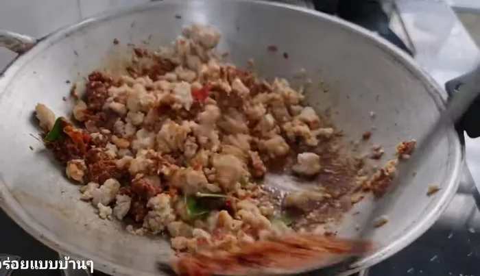 Add a little water to wash the mortar and continue stir-frying.