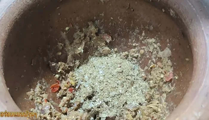 Add the pounded dried fish to the curry paste and mix well.