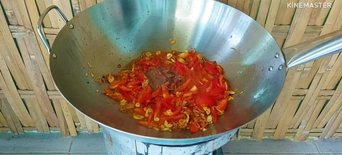 Add shrimp paste dissolved in water, turmeric powder, and tomatoes to the pan. Fry until fragrant.