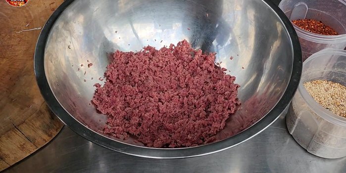 Add roasted chili paste. The amount depends on your preference for spiciness. Freshly roasted chili paste is recommended for its aroma.