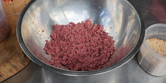 Mix everything thoroughly. Make sure that the seasoning is evenly distributed.