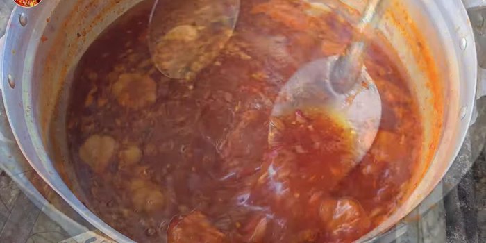 Continue simmering until the sauce reaches desired consistency. [184.519]