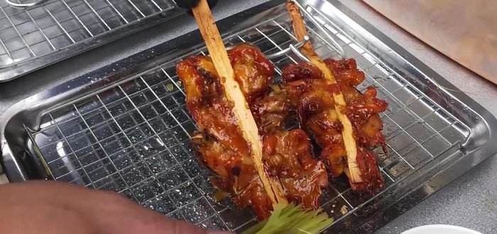 Lightly brush with additional vegetable oil if desired for shine.