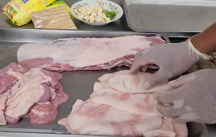 Prepare the pork: Cut pork loin into 2mm thick slices. Use pork fat as a cone shape.