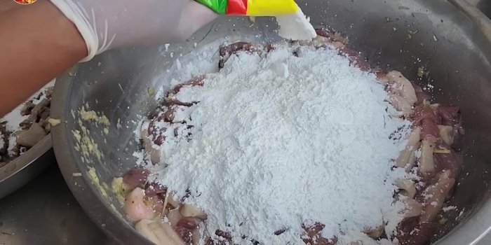 Prepare the batter: Mix cornstarch (100g) with pork (100g) and sausage (100g). Add more fresh milk if needed for consistency.