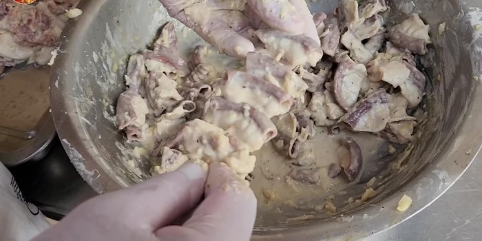 Assemble the skewers: Insert the marinated filling, sausage, and marinated pork onto skewers.